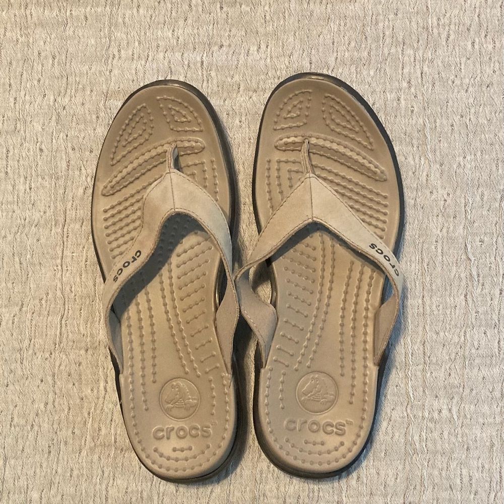 Crocs thong sandals